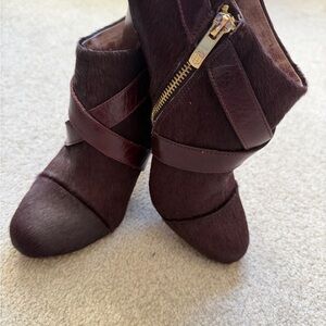 Vince Camuto Women’s 7.5 Burgundy Calf‎ Hair Ankle Boots High Heel
